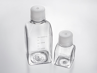 底部平整，可稳定放置于桌面