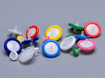 聚丙烯外壳带有颜色环，以区别不同材质过滤器