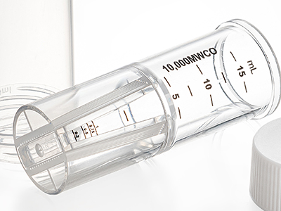 截留分子量标识和体积刻度丝印在过滤器侧面，便于识别